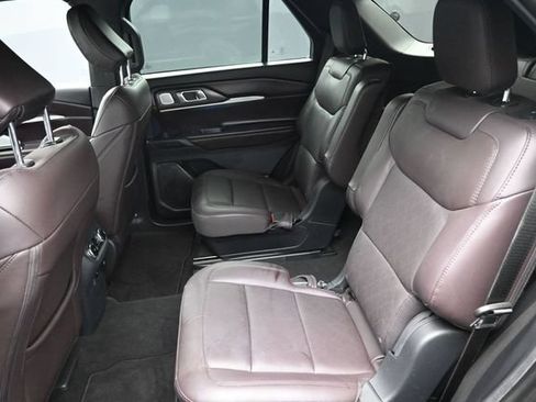 Used 2026 Ford Explorer Platinum RWD image 21