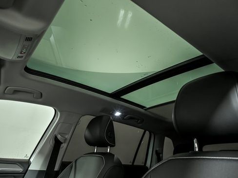 Certified 2022 Volkswagen Tiguan SE image 8