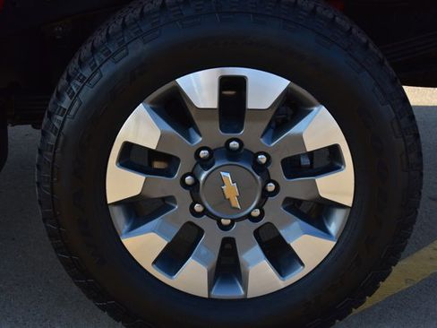 Used 2025 Chevrolet Silverado 2500 Custom w/ Custom Value Package image 10