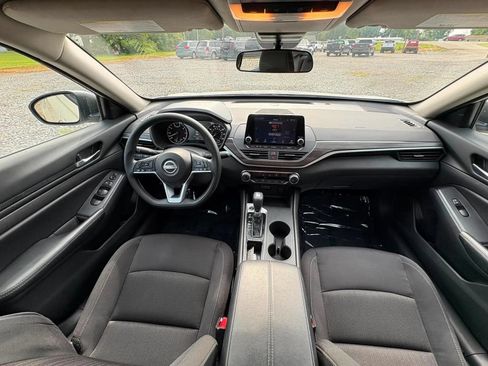 Used 2025 Nissan Altima 2.5 SV FWD image 11
