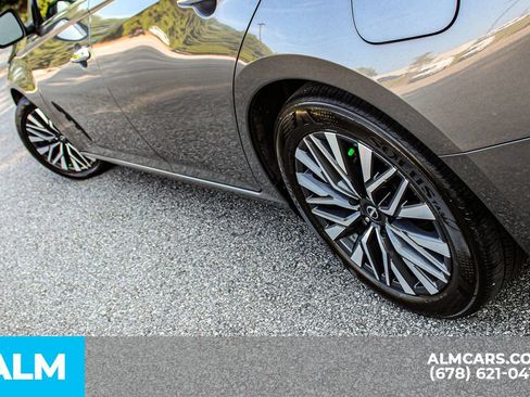 Used 2025 Nissan Altima 2.5 SV FWD image 12