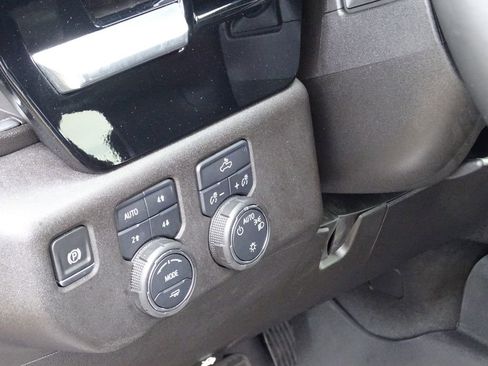 Used 2025 Chevrolet Silverado 1500 LT image 13