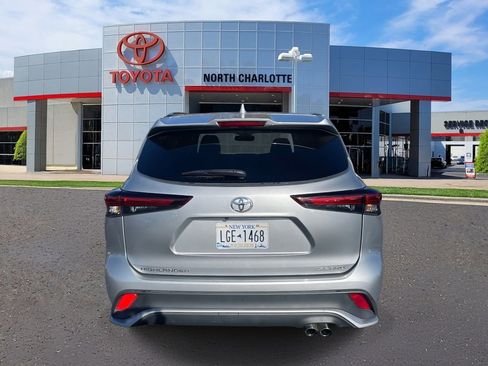 Used 2024 Toyota Highlander XSE image 9