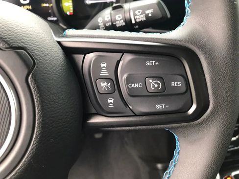 Used 2025 Jeep Wrangler Unlimited Rubicon 4xe w/ Convenience Group AWD/4WD image 16