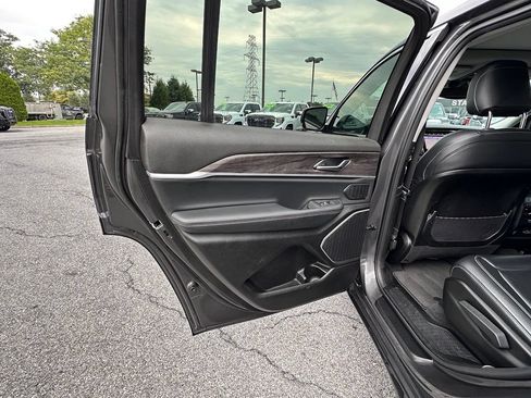 Used 2022 Jeep Grand Cherokee L Limited AWD/4WD image 27