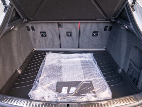 Certified 2025 Porsche Macan image 24