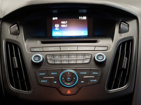 Used 2017 Ford Focus SE w/ SE Winter Package image 19