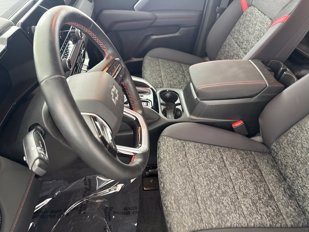 Used 2025 Chevrolet Colorado Z71 w/ Technology Package AWD/4WD image 22