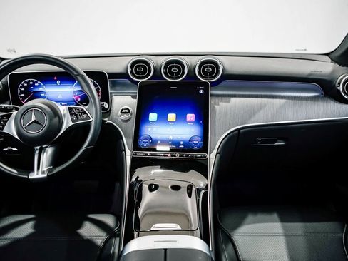 Used 2025 Mercedes-Benz GLC 300 image 12