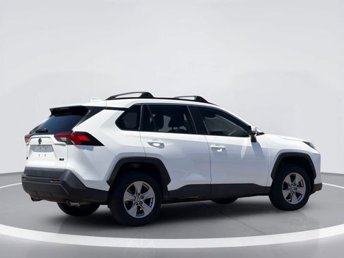 Used 2022 Toyota RAV4 XLE w/ XLE Grade Weather Package FWD image 4