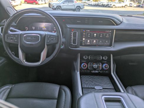 Used 2022 GMC Yukon Denali w/ Advanced Technology Package image 17