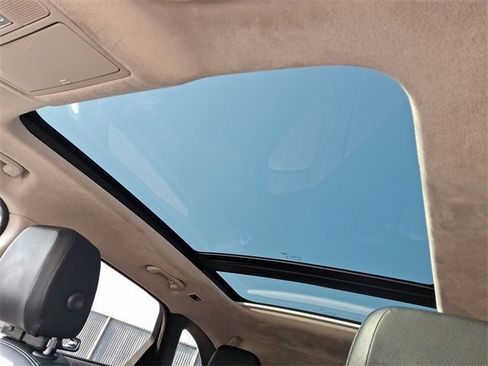 Used 2020 Jaguar F-PACE Premium image 14