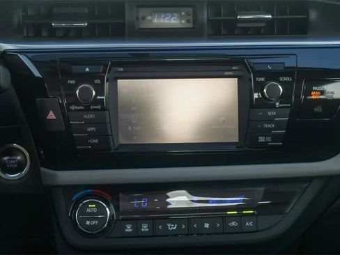 Used 2016 Toyota Corolla LE image 13