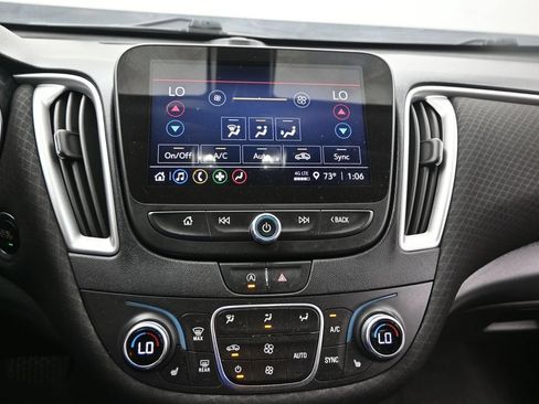 Used 2022 Chevrolet Malibu LT FWD image 17