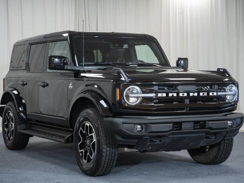 Certified 2025 Ford Bronco Outer Banks AWD/4WD image 1