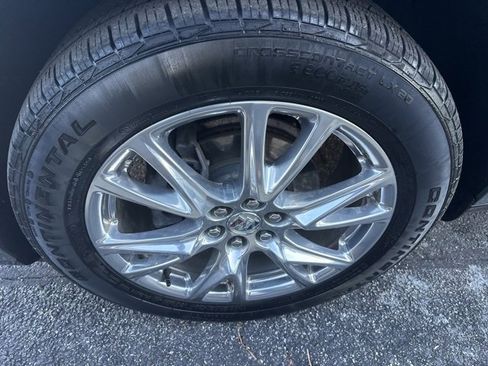 Used 2024 Buick Enclave Essence w/ Experience Buick Package image 5