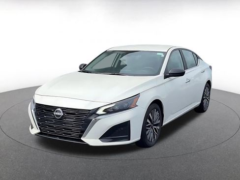 Used 2025 Nissan Altima 2.5 SV image 7