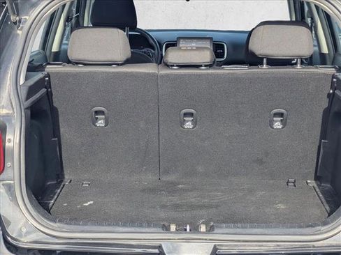 Used 2021 Hyundai Venue SE image 17