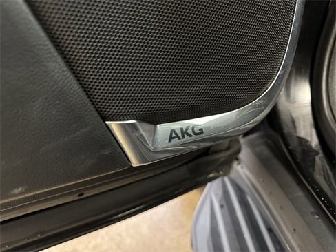 Used 2021 Cadillac Escalade Premium Luxury image 29