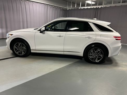 Used 2023 Genesis GV70 2.5T w/ Advanced Package image 4