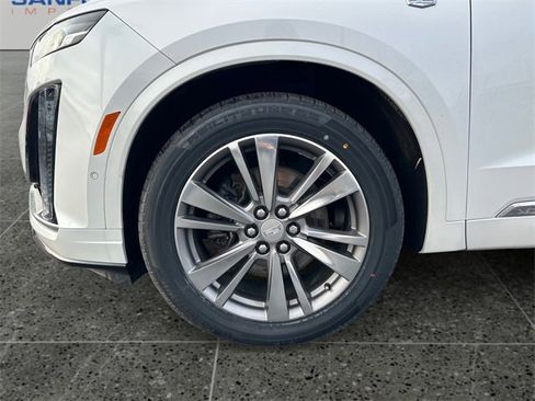 Used 2021 Cadillac XT6 Premium Luxury image 14
