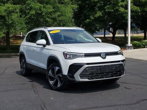 Used 2025 Volkswagen Taos SE AWD/4WD image 30