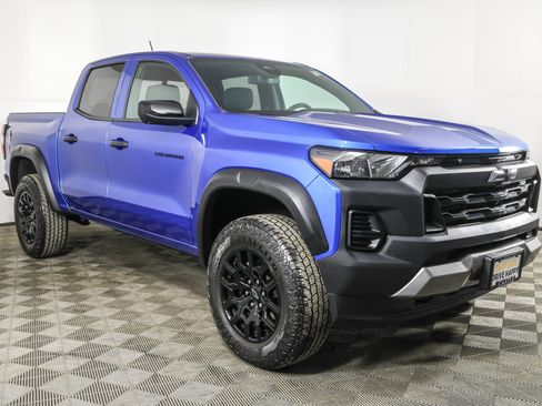 Used 2024 Chevrolet Colorado Trail Boss w/ Technology Package image 12