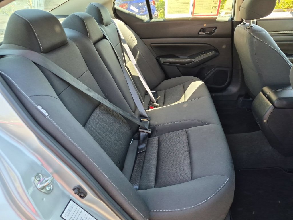 Used 2025 Nissan Altima 2.5 SV FWD image 30