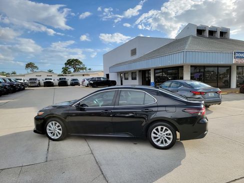Used 2024 Toyota Camry LE image 2
