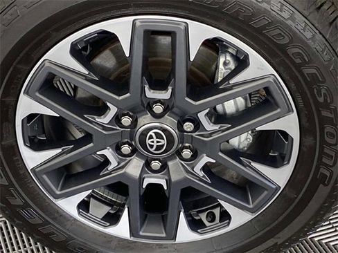 Used 2025 Toyota Tundra Limited image 27