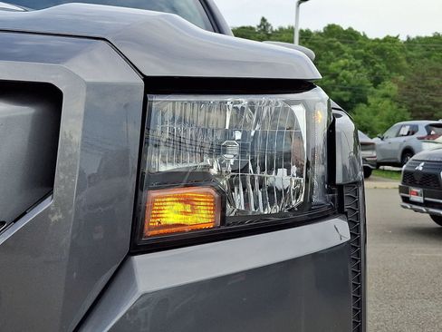 Used 2024 Nissan Frontier SV AWD/4WD image 10
