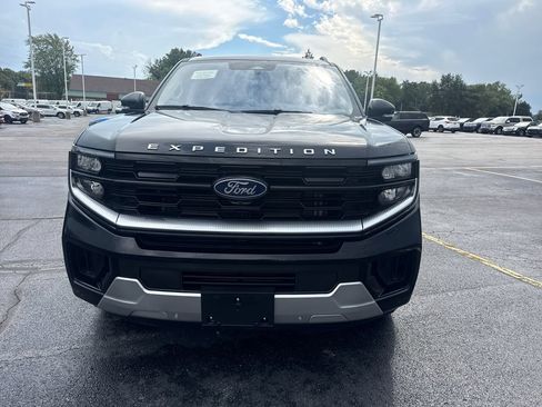 Used 2025 Ford Expedition Max Platinum w/ Driver's Package AWD/4WD image 3