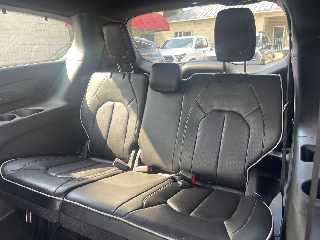 Used 2025 Chrysler Pacifica Limited FWD image 13