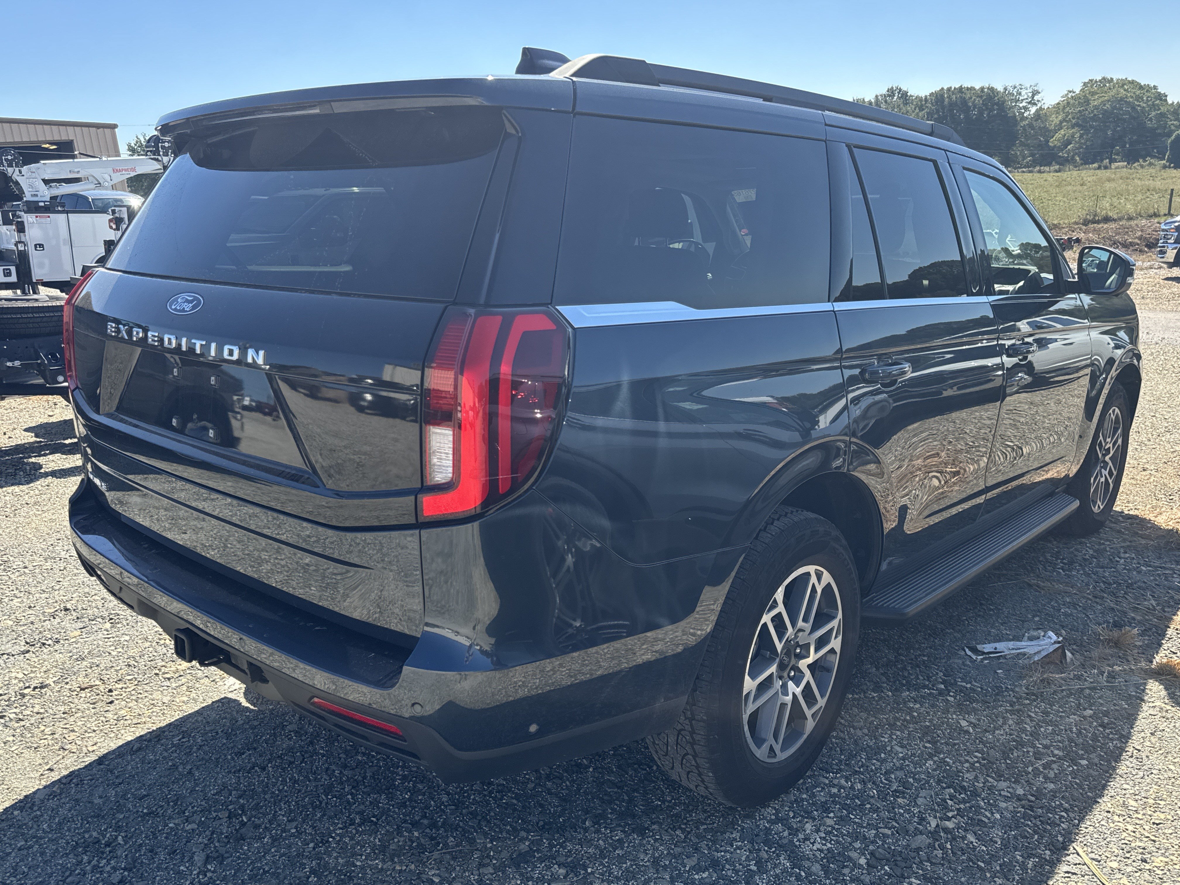 Used 2025 Ford Expedition Active AWD/4WD image 4