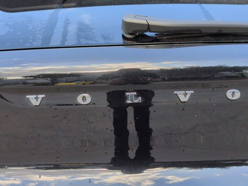 Used 2025 Volvo XC40 B5 Core image 15