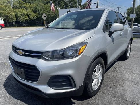 Used 2021 Chevrolet Trax LS w/ Tint and Cruise Package FWD image 3