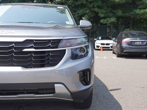 Used 2024 Kia Seltos LX AWD/4WD image 12