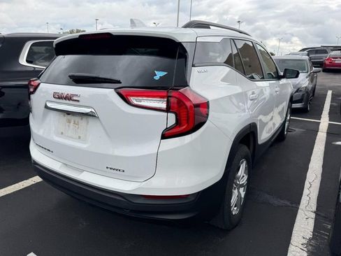 Used 2024 GMC Terrain SLE w/ Driver Convenience Package AWD/4WD image 2