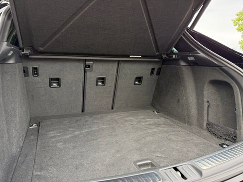 Certified 2024 Porsche Macan S image 33