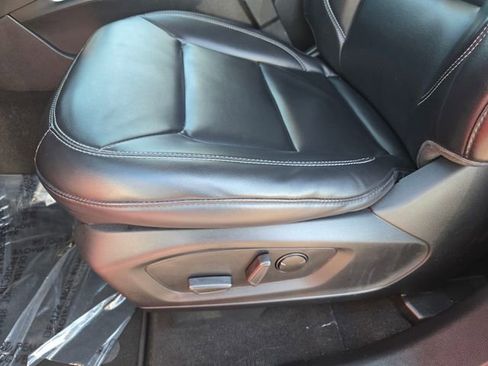 Used 2021 Ford Explorer XLT w/ Equipment Group 202A image 11