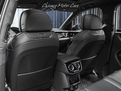 Used 2023 Bentley Bentayga Plug-In Hybrid image 27