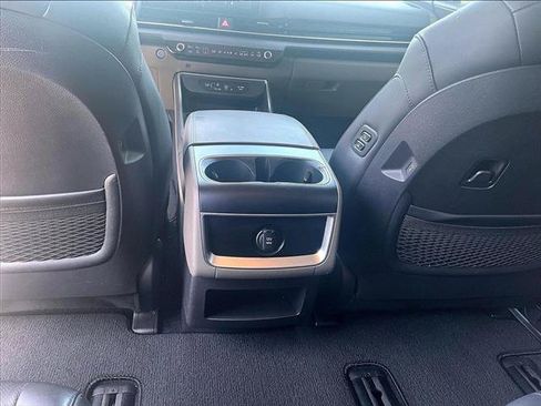 Used 2025 Kia Carnival EX FWD image 25