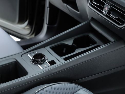 New 2026 Volkswagen Tiguan SE image 33