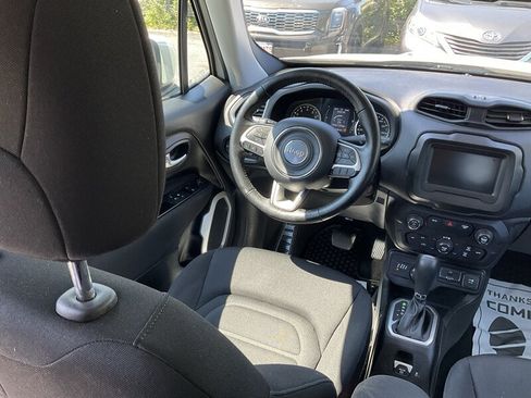 Used 2018 Jeep Renegade Latitude w/ Cold Weather Group AWD/4WD image 18