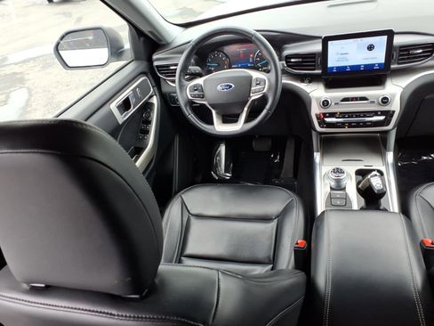 Used 2021 Ford Explorer XLT w/ Equipment Group 202A image 10