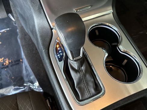 Used 2019 Jeep Grand Cherokee Laredo image 23