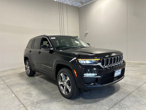 New 2025 Jeep Grand Cherokee Limited image 4