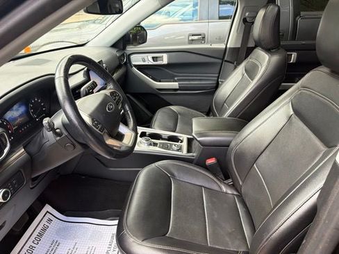 Used 2021 Ford Explorer Limited w/ Equipment Group 301A AWD/4WD image 9