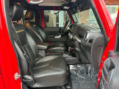 Used 2014 Jeep Wrangler Unlimited Sahara w/ Max Tow Package image 11