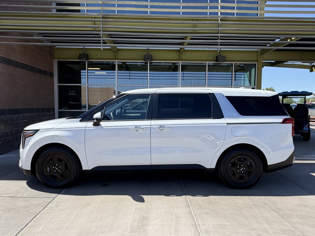 Used 2025 Kia Carnival LX FWD image 7